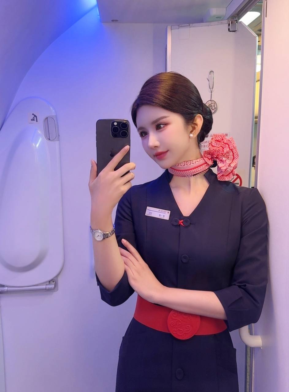 Eastern Airlines Stewardess QIQI - Beijing Escort Photo 5 | Escort Girls China